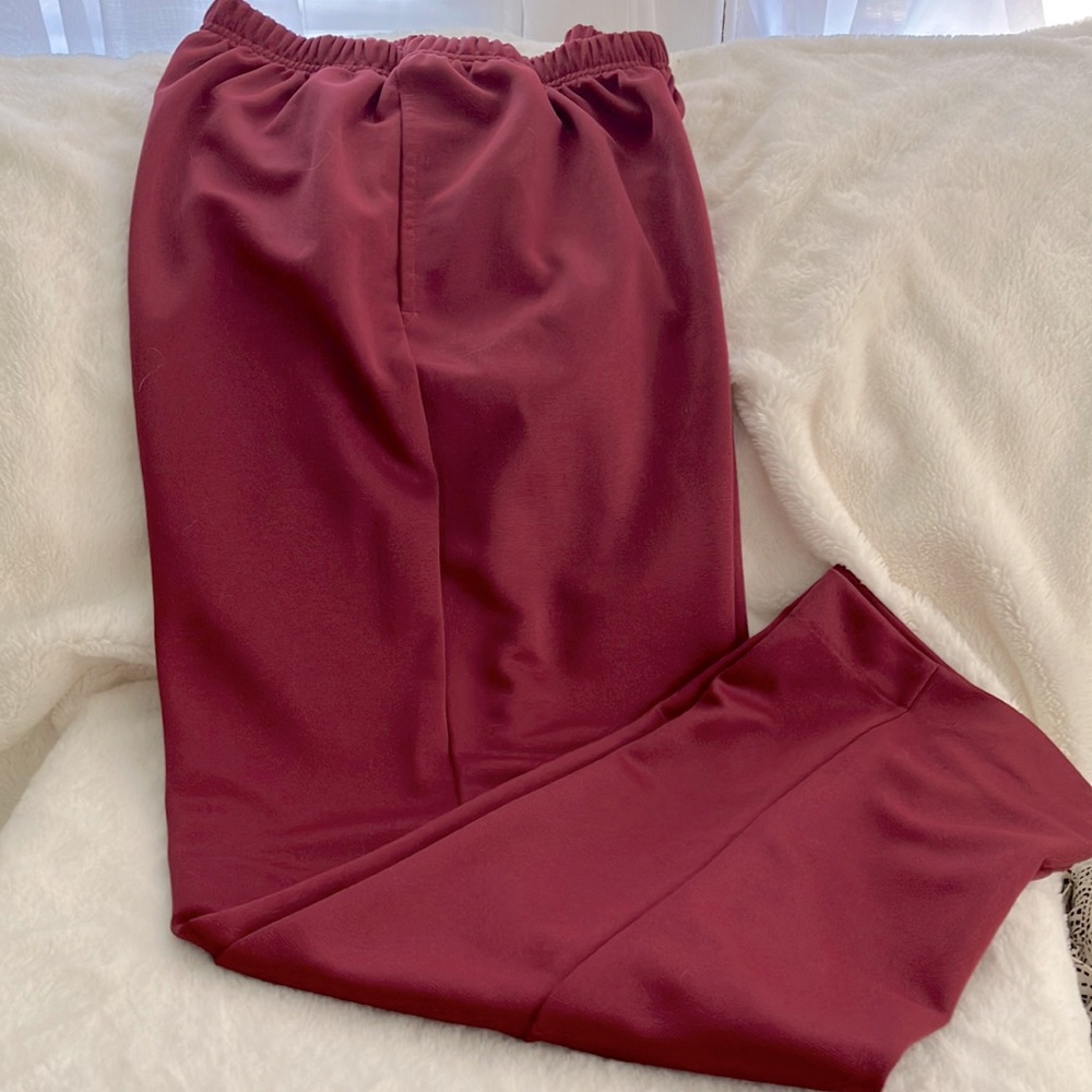 Woman’s Elastic Waist slacks, wine color